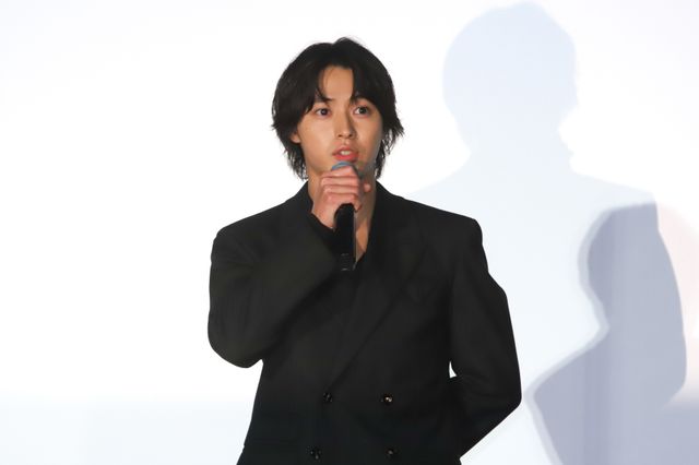 山崎賢人、夏にキャンプがしたい！『夏への扉　－キミのいる未来へ－』公開記念舞台あいさつ：フォトギャラリー