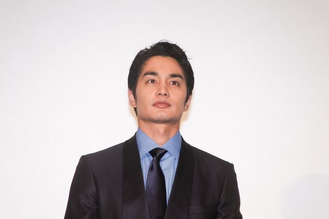 上戸彩、美麗ドレスで魅了『沈黙の艦隊　北極海大海戦』完成披露舞台あいさつ（3枚目）