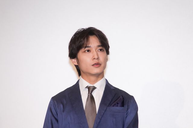 上戸彩、美麗ドレスで魅了『沈黙の艦隊　北極海大海戦』完成披露舞台あいさつ（4枚目）