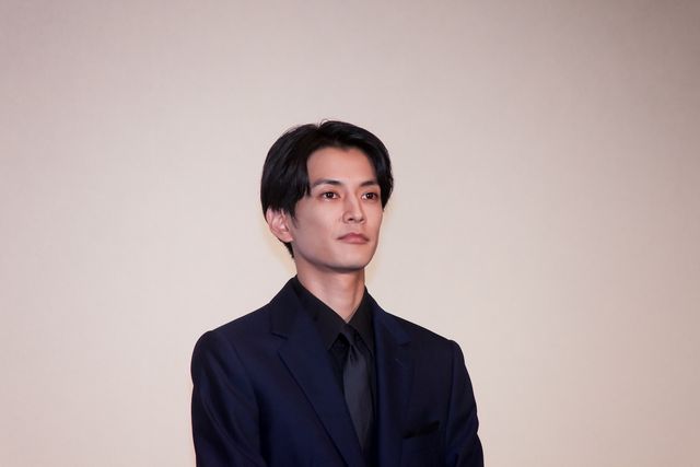 上戸彩、美麗ドレスで魅了『沈黙の艦隊　北極海大海戦』完成披露舞台あいさつ（9枚目）