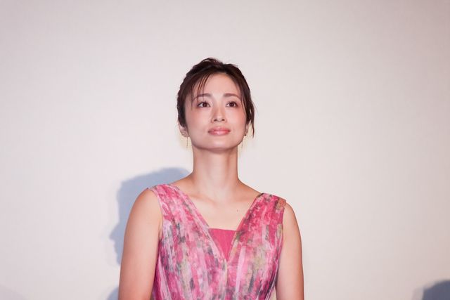 上戸彩、美麗ドレスで魅了『沈黙の艦隊　北極海大海戦』完成披露舞台あいさつ（14枚目）