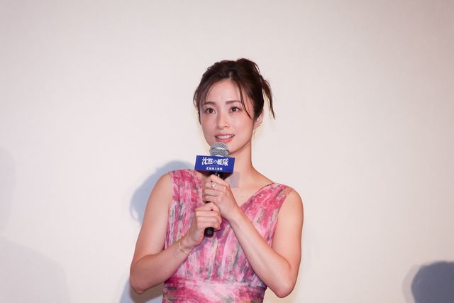 上戸彩、美麗ドレスで魅了『沈黙の艦隊　北極海大海戦』完成披露舞台あいさつ（17枚目）