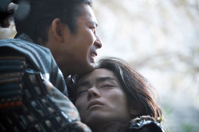 菅田将暉の涙…名演光る「豊臣兄弟！」第23回竹中半兵衛場面写真（6枚目）