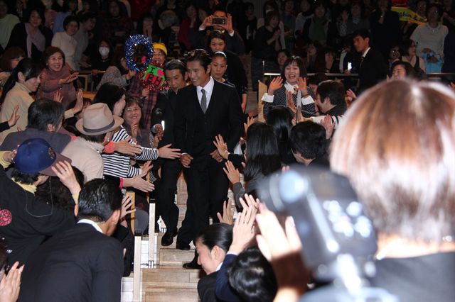 イ・ビョンホン来日に坂本冬美歓喜！『メモリーズ　追憶の剣』イベントフォトギャラリー（6枚目）