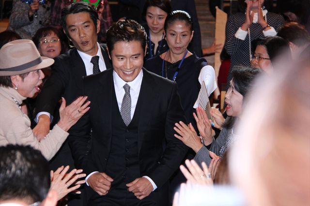 イ・ビョンホン来日に坂本冬美歓喜！『メモリーズ　追憶の剣』イベントフォトギャラリー（7枚目）