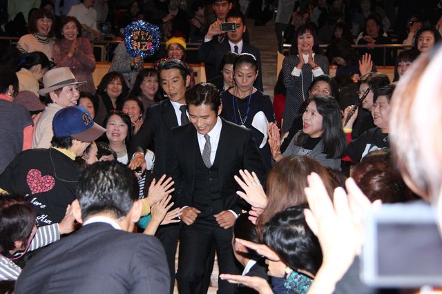 イ・ビョンホン来日に坂本冬美歓喜！『メモリーズ　追憶の剣』イベントフォトギャラリー（8枚目）