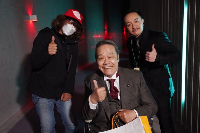 『大怪獣のあとしまつ』 貴重なオフショット＆クランクアップ写真（2枚目）