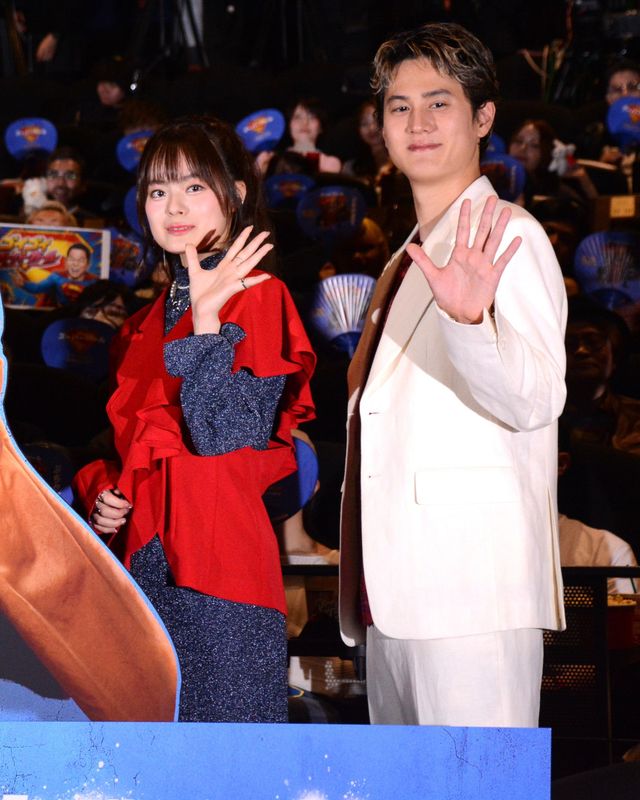 スーパーガール役の永瀬アンナ＆スーパーマン役の武内駿輔