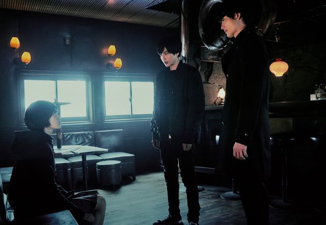岡田将生&志尊淳が平手友梨奈と対峙!『さんかく窓の外側は夜』場面写真:フォトギャラリー