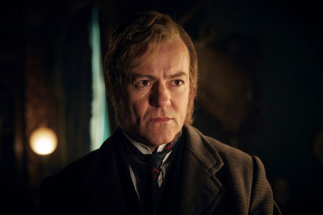 マーティン・フリーマン、ヒゲがふさふさ…『SHERLOCK／シャーロック　忌まわしき花嫁』ギャラリー（6枚目）