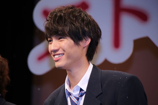 福士蒼汰、有村架純らが制服で登場！『ストロボ・エッジ』完成披露舞台あいさつフォトギャラリー（2枚目）