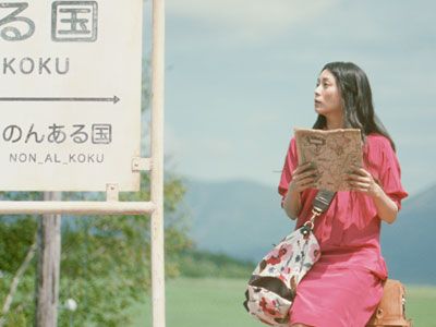 のんびり汽車に揺られて飲むカクテルもいいものですね……