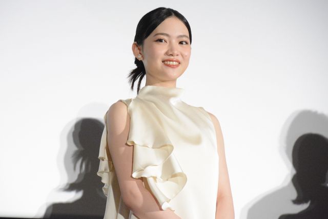 FRUITS ZIPPER鎮西寿々歌、黒ドレスで登壇！主演ホラー『だぁれかさんとアソぼ？』完成披露舞台挨拶（4枚目）
