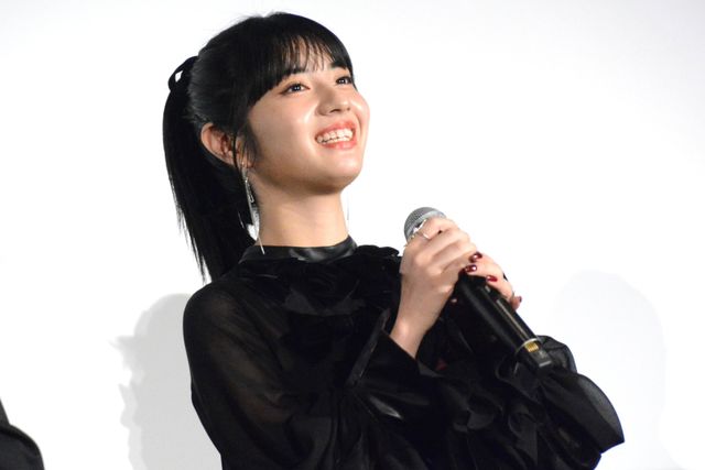 FRUITS ZIPPER鎮西寿々歌、黒ドレスで登壇！主演ホラー『だぁれかさんとアソぼ？』完成披露舞台挨拶（8枚目）