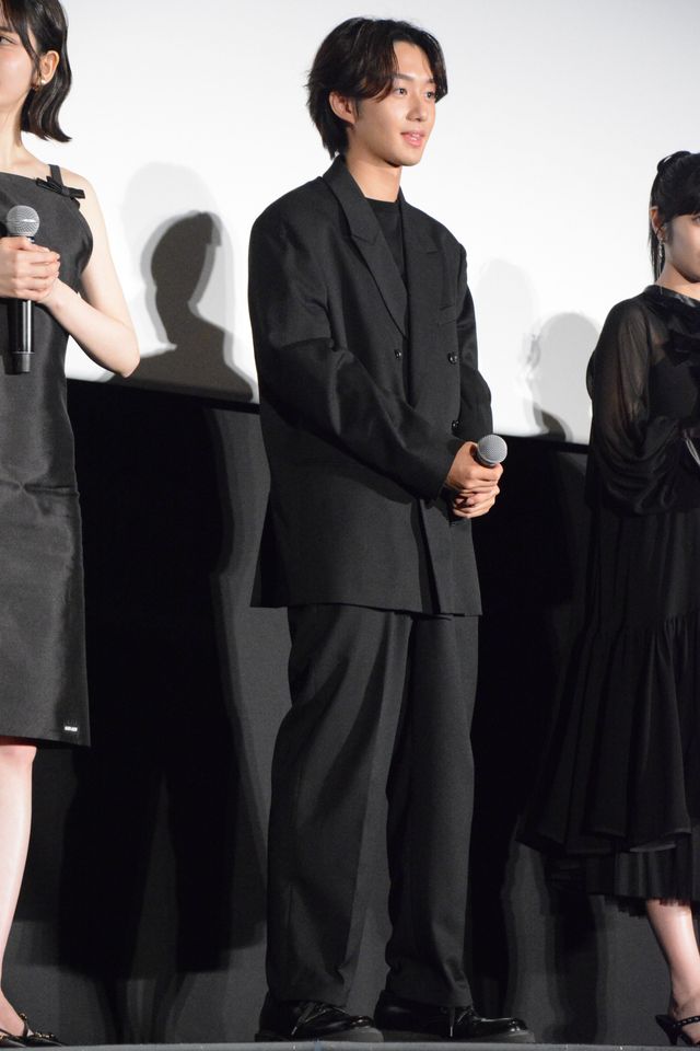 FRUITS ZIPPER鎮西寿々歌、黒ドレスで登壇！主演ホラー『だぁれかさんとアソぼ？』完成披露舞台挨拶（11枚目）