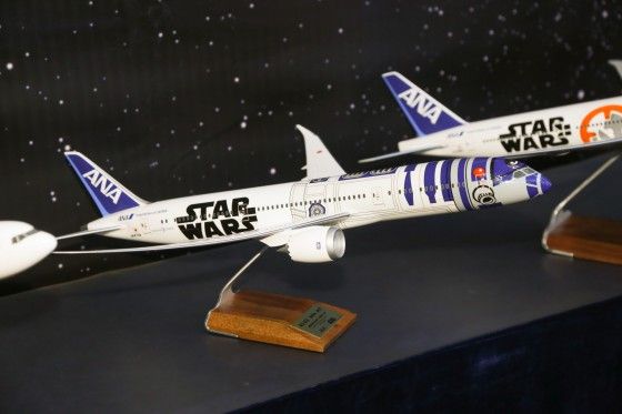 R2-D2と飛びたい！『スター・ウォーズ』ファンがコスプレ合戦｜シネマ 