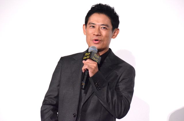 福山雅治、有村架純らと華麗に登場！『ブラック・ショーマン』初日舞台挨拶（12枚目）