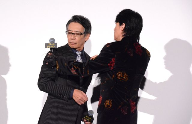 福山雅治、有村架純らと華麗に登場！『ブラック・ショーマン』初日舞台挨拶（22枚目）