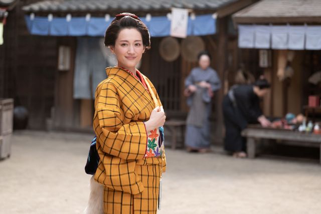 「べらぼう」綾瀬はるかの九郎助稲荷が町娘＆武士に変身＜13枚＞（2枚目）