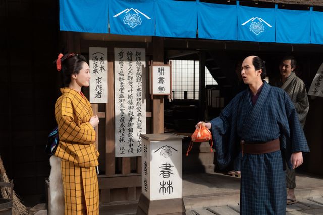 「べらぼう」綾瀬はるかの九郎助稲荷が町娘＆武士に変身＜13枚＞（3枚目）