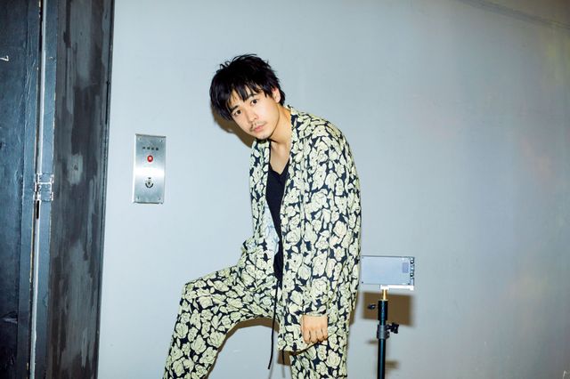 色気あふれる…成田凌『くれなずめ』インタビューカット（9枚目）