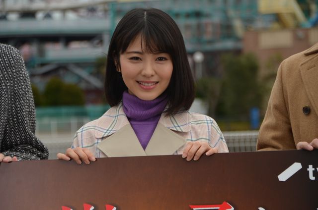 浜辺美波のキュートな笑顔！ドラマ「アリバイ崩し承ります」制作発表記者会見（2枚目）