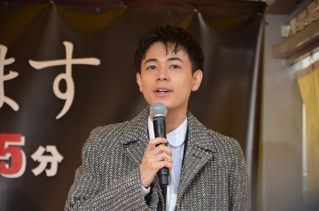 浜辺美波のキュートな笑顔！ドラマ「アリバイ崩し承ります」制作発表記者会見（19枚目）