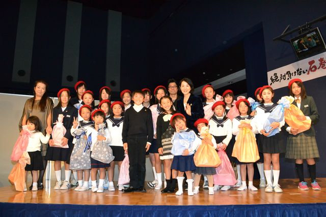 吉永小百合、石巻少年少女合唱隊の歌声に涙　画像ギャラリー（8枚目）