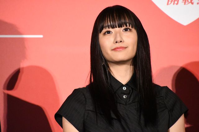 橋本環奈、平野紫耀の天然ぶりを報告『かぐや様は告らせたい』完成披露舞台あいさつ（17枚目）