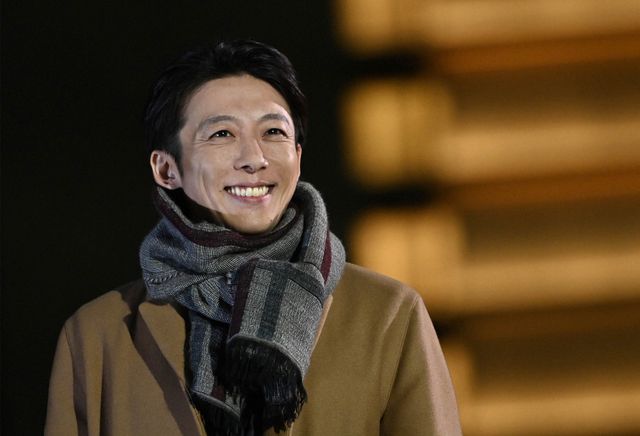 戦慄の壁ドンも！綾瀬はるか＆高橋一生「天国と地獄」初回場面写真（13枚目）