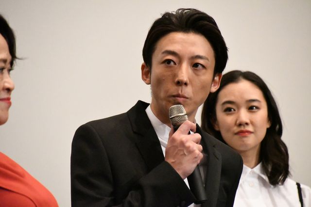 高橋一生、蒼井優との新婚シーンは役者冥利に尽きる！『ロマンスドール』初日舞台あいさつ（13枚目）