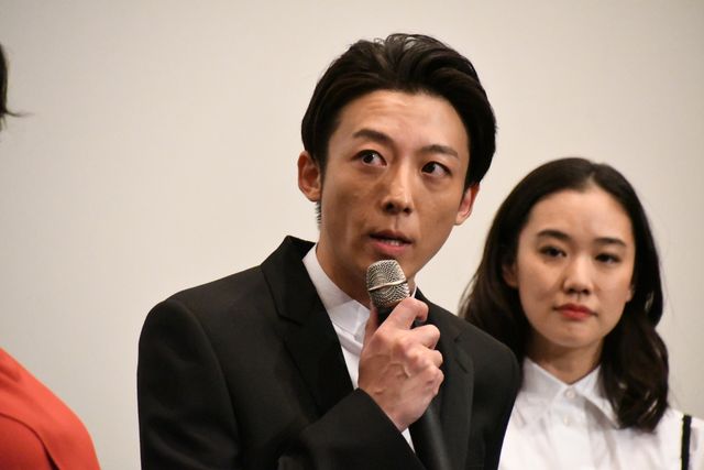 高橋一生、蒼井優との新婚シーンは役者冥利に尽きる！『ロマンスドール』初日舞台あいさつ（14枚目）