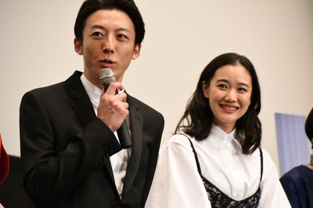 高橋一生、蒼井優との新婚シーンは役者冥利に尽きる！『ロマンスドール』初日舞台あいさつ（15枚目）