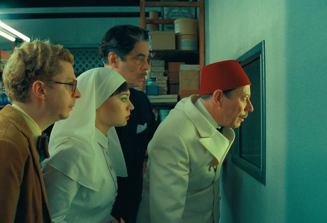 傷だらけのベニチオ・デル・トロが…『ザ・ザ・コルダのフェニキア計画』場面写真9点（7枚目）