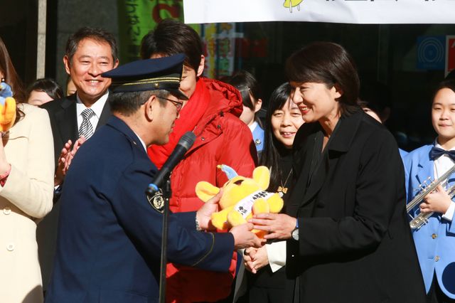 阿佐ヶ谷駅ホームに手を振る小泉孝太郎！新ドラマ「警視庁ゼロ係」会見フォトギャラリー（2枚目）