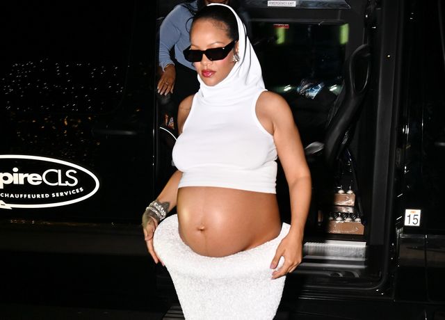 妊娠中もおしゃれに抜かりなしのリアーナ