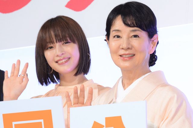 着物の吉永小百合＆ドレスの広瀬すずが美しい！『いのちの停車場』全国公開記念舞台あいさつ（2枚目）