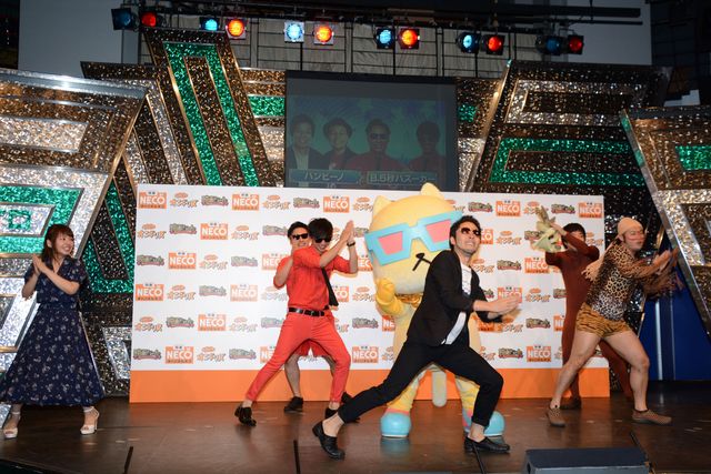 オリラジ＆8.6秒バズーカー＆バンビーノがコラボ！「出番ですよ！オニギリズ」主題歌披露イベントフォトギャラリー（10枚目）