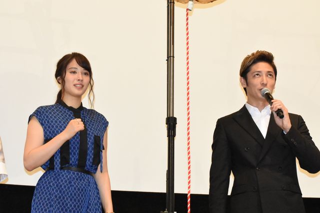 玉木宏＆広瀬アリスがくす玉割りー！映画『探偵ミタライの事件簿』初日舞台あいさつフォトギャラリー（4枚目）