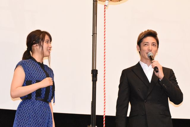 玉木宏＆広瀬アリスがくす玉割りー！映画『探偵ミタライの事件簿』初日舞台あいさつフォトギャラリー（5枚目）