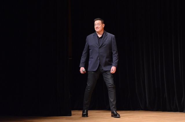 ブレンダン・フレイザー、涙する子役＆HIKARI監督に神対応！映画『レンタル・ファミリー』チャリティー試写会（8枚目）