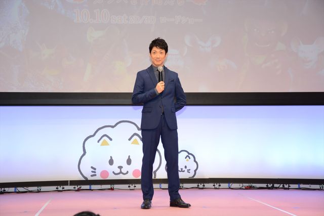 子供たちに囲まれる野村萬斎『GAMBA ガンバと仲間たち』イベントフォトギャラリー（2枚目）