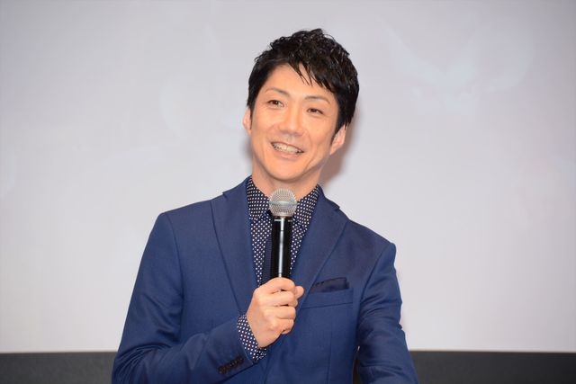 子供たちに囲まれる野村萬斎『GAMBA ガンバと仲間たち』イベントフォトギャラリー（3枚目）