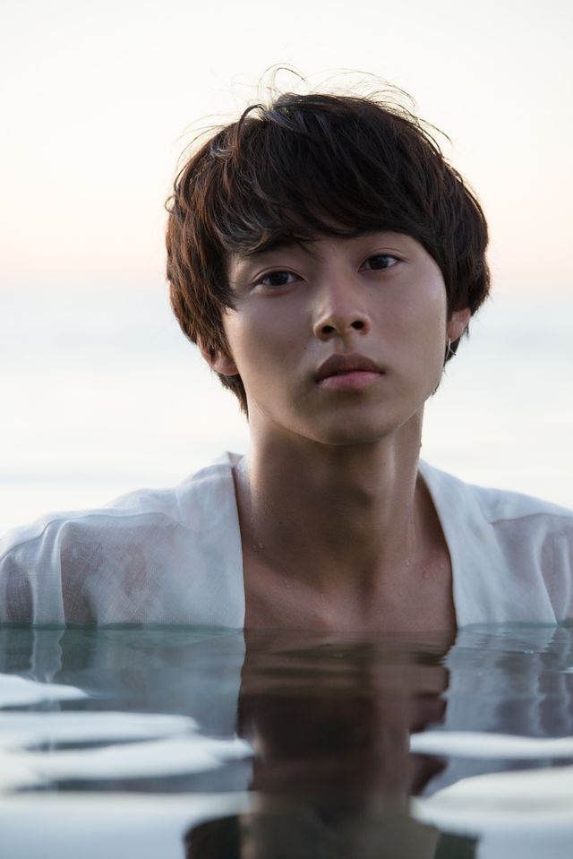 少年のような笑顔から、大人の色気あふれる表情まで！山崎賢人写真集「THE KENTOS」フォトギャラリー（5枚目）