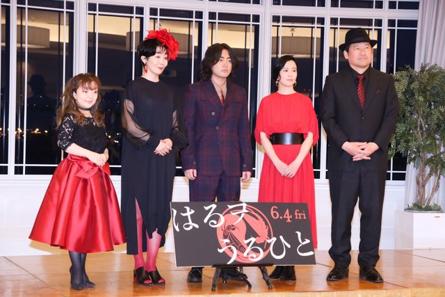 山田孝之、坂井真紀、佐藤二朗ら登壇『はるヲうるひと』完成報告会見（8枚目）