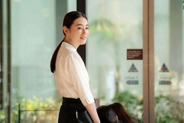 JO1豆原一成がコーヒーにこだわりを持つ大学生役に『富士山と、コーヒーと、しあわせの数式』新場面写真11点（2枚目）