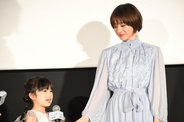 石原さとみ＆青木崇高が涙…“娘”がサプライズ『ミッシング』舞台挨拶（22枚目）