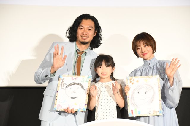 石原さとみ＆青木崇高が涙…“娘”がサプライズ『ミッシング』舞台挨拶（26枚目）