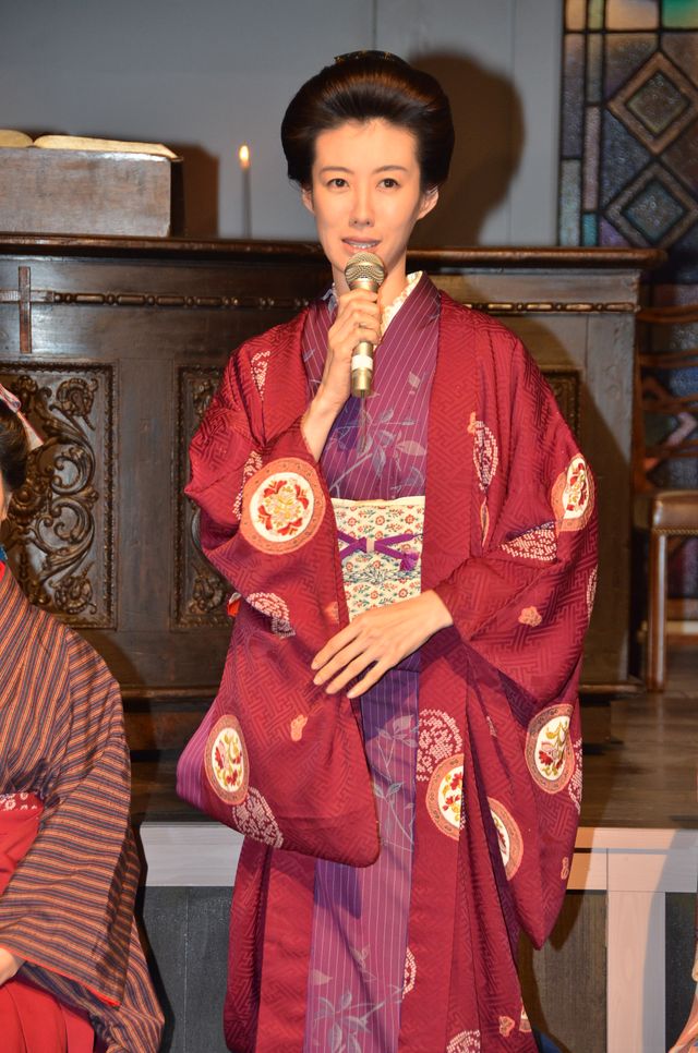 吉高由里子ら、朝ドラ劇中衣装で登場！「花子とアン」会見フォトギャラリー（4枚目）
