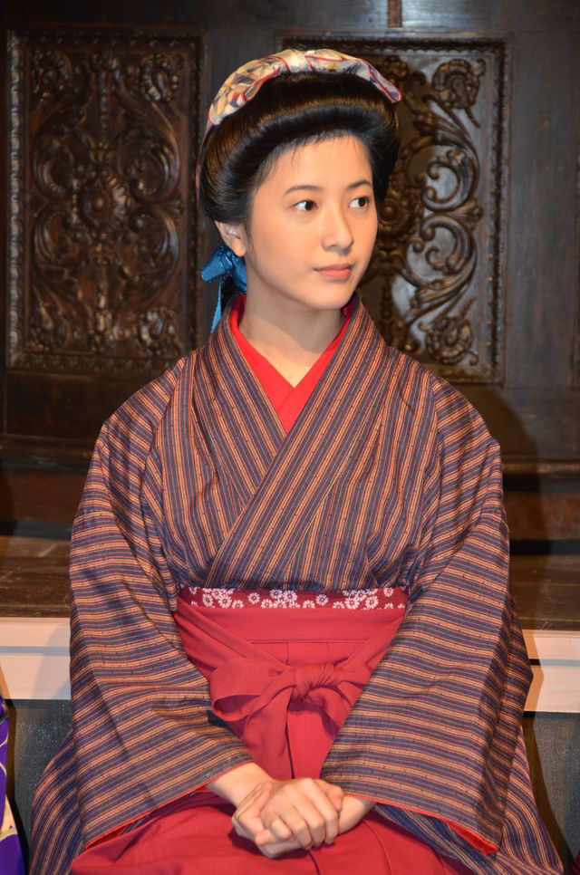 吉高由里子ら、朝ドラ劇中衣装で登場！「花子とアン」会見フォトギャラリー（5枚目）